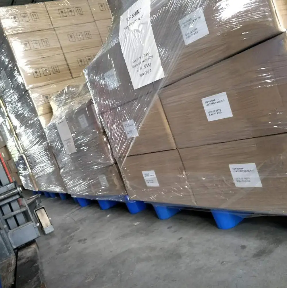 natural shoe polish cleaner with sponge for shoes leather upper in black plastic bottle