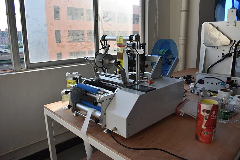 Hot Selling Semi-automatic Labeling Machine Self-adhesive Labeling Machine Automatic Wine Bottle Labeling Machine
