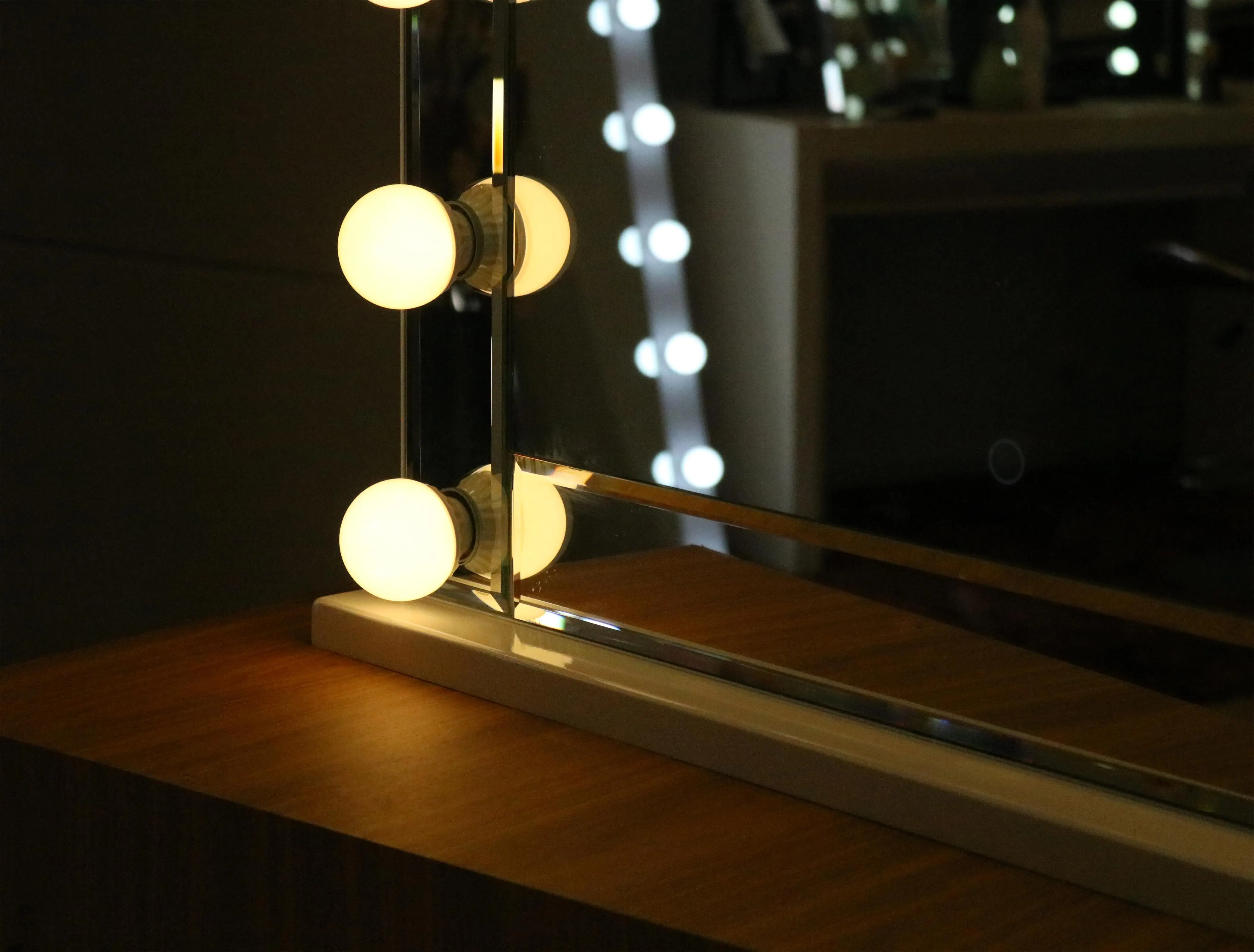 2022 New Design Aluminum Led Mirror Vanity Makeup Hollywood Makeup Mirror