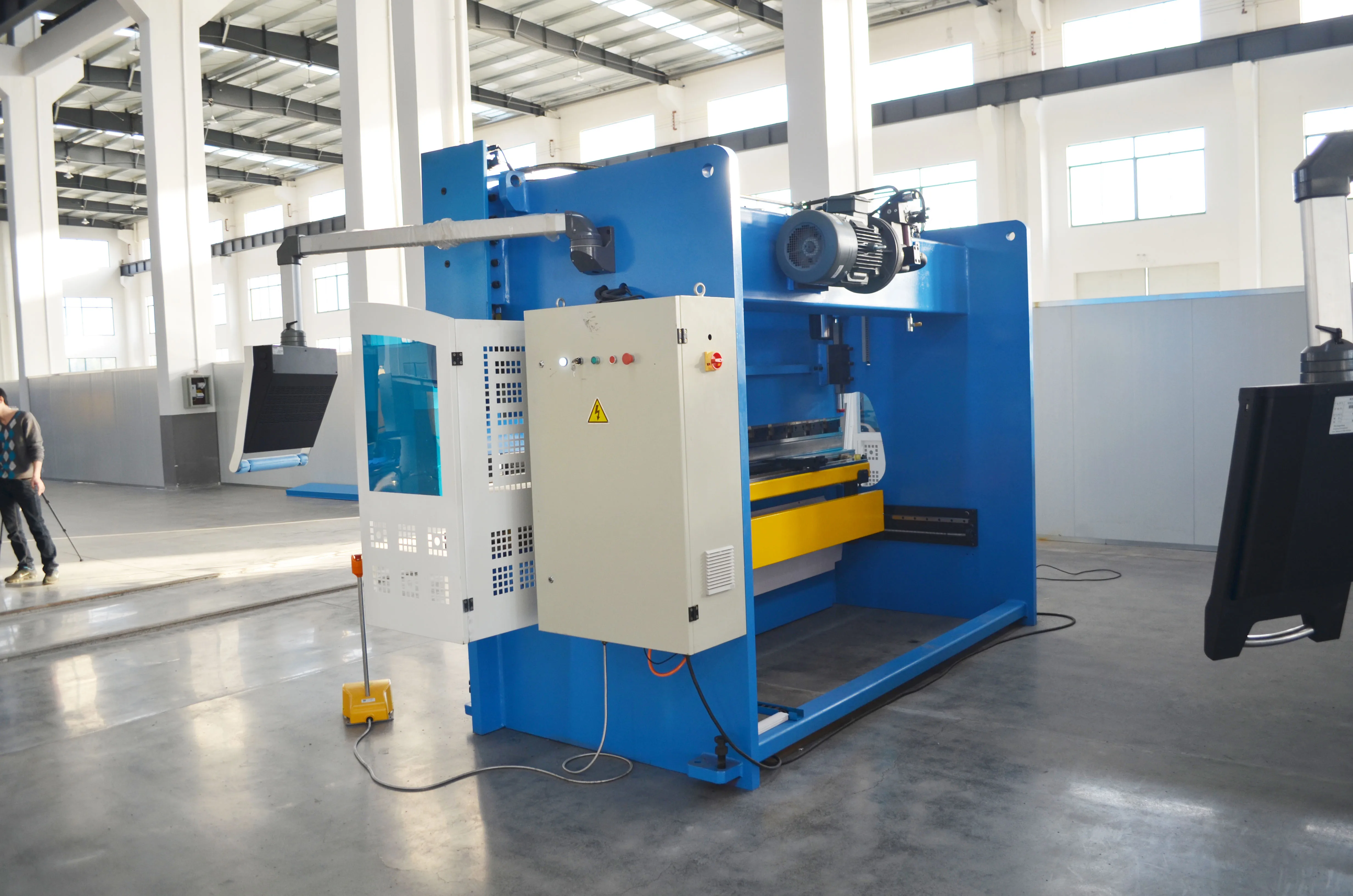  125 тонн 3200 мм 5 осей cnc гидравлический пресс
