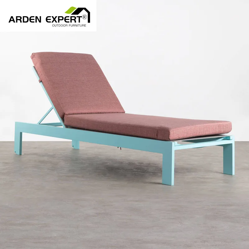 Foshan Factory Hot Sale Outdoor Sunbed Pool Chaise Lounge Black Metal Lounger