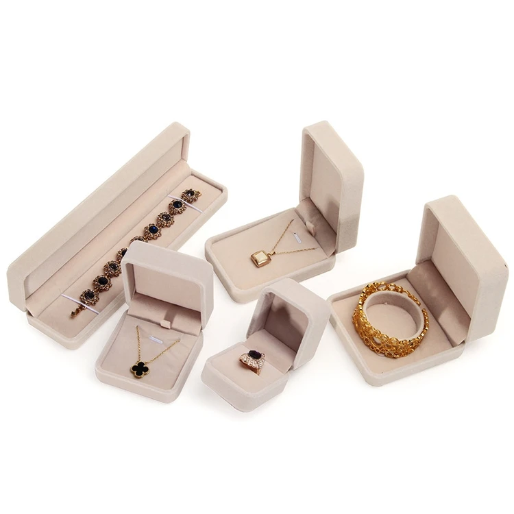 Новые продукты Горячая продажа атласные подарочные коробки высокого класса атмосфера Дешевые уникальные фланелевые коробки ювелирных изделий для кольца серьги ожерелье