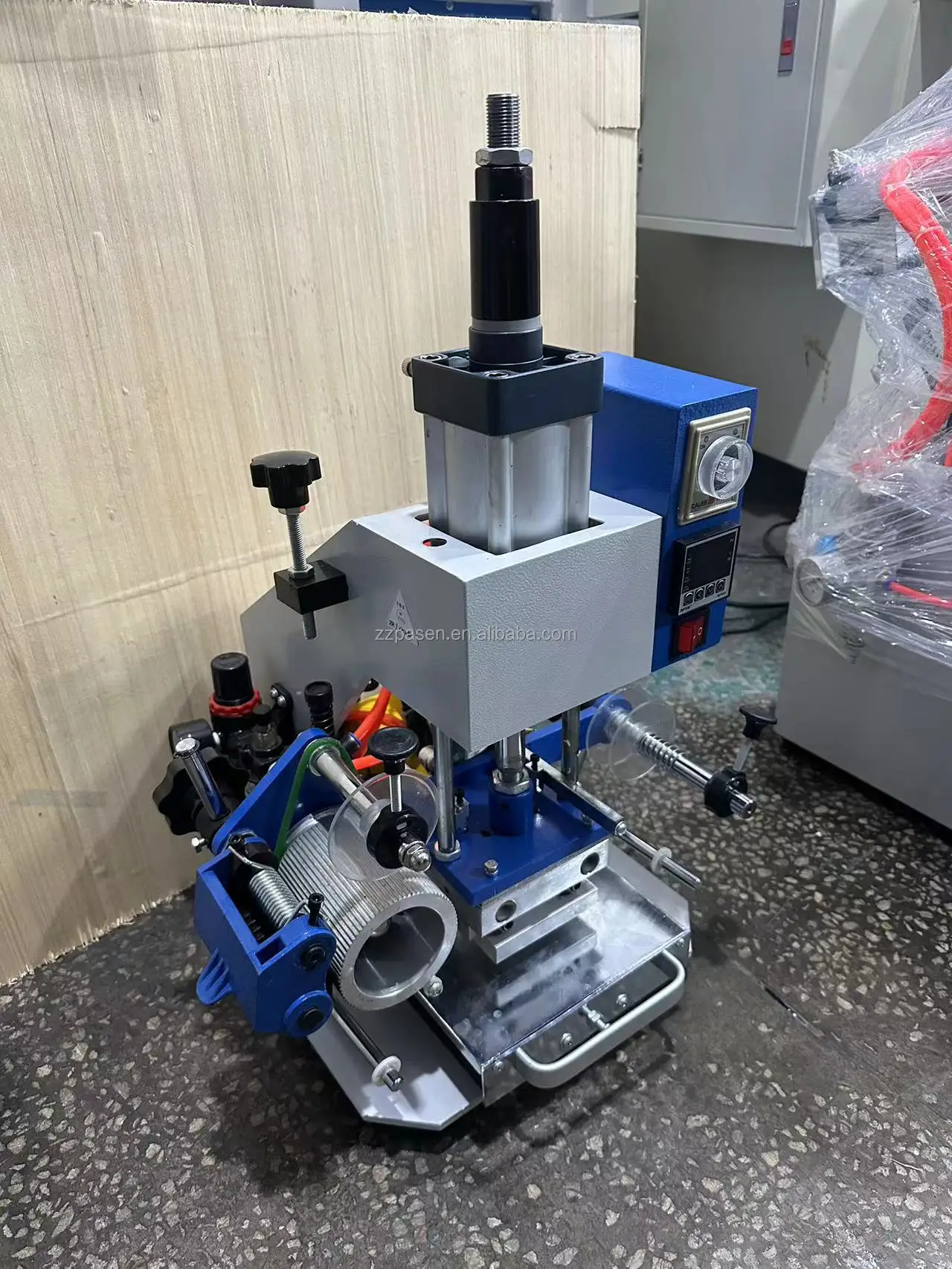 wholesales digital stamping machine leather embossing wood brand logo hot pressing small pneumatic hot stamping machine