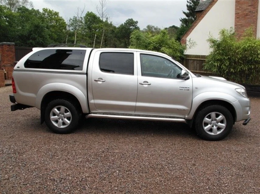 Б/у Toyota Hilux (2011/16) 3 0 D-4D 4WD (171ps) Непобедимый 2010 D/Cab ПИКАП для продажи