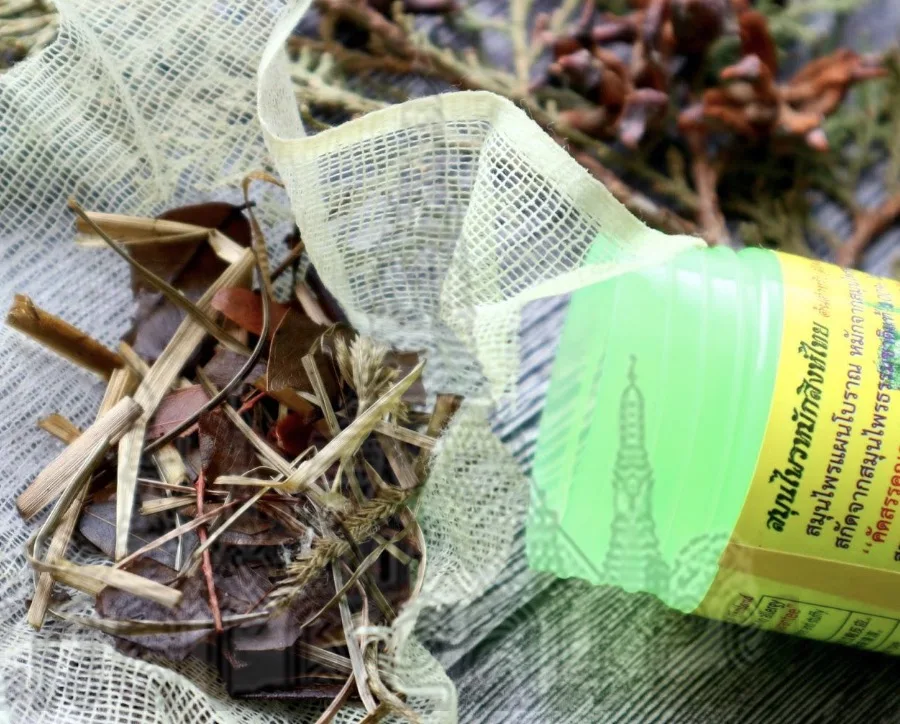 Thai Inhaler Hong Thai Herb Brand Herbal Inhaler (Green) Hong Thai 10 g Best Seller for Wholesales from Thailand