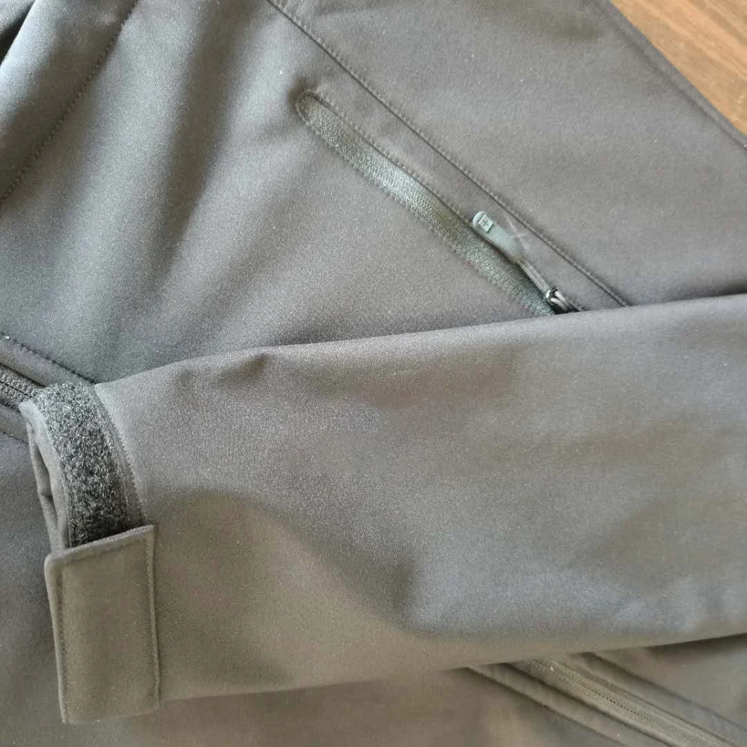 
2021 high quality Windbreaker Outdoor casual soft shell jacket mens clothing military softshell jacket 