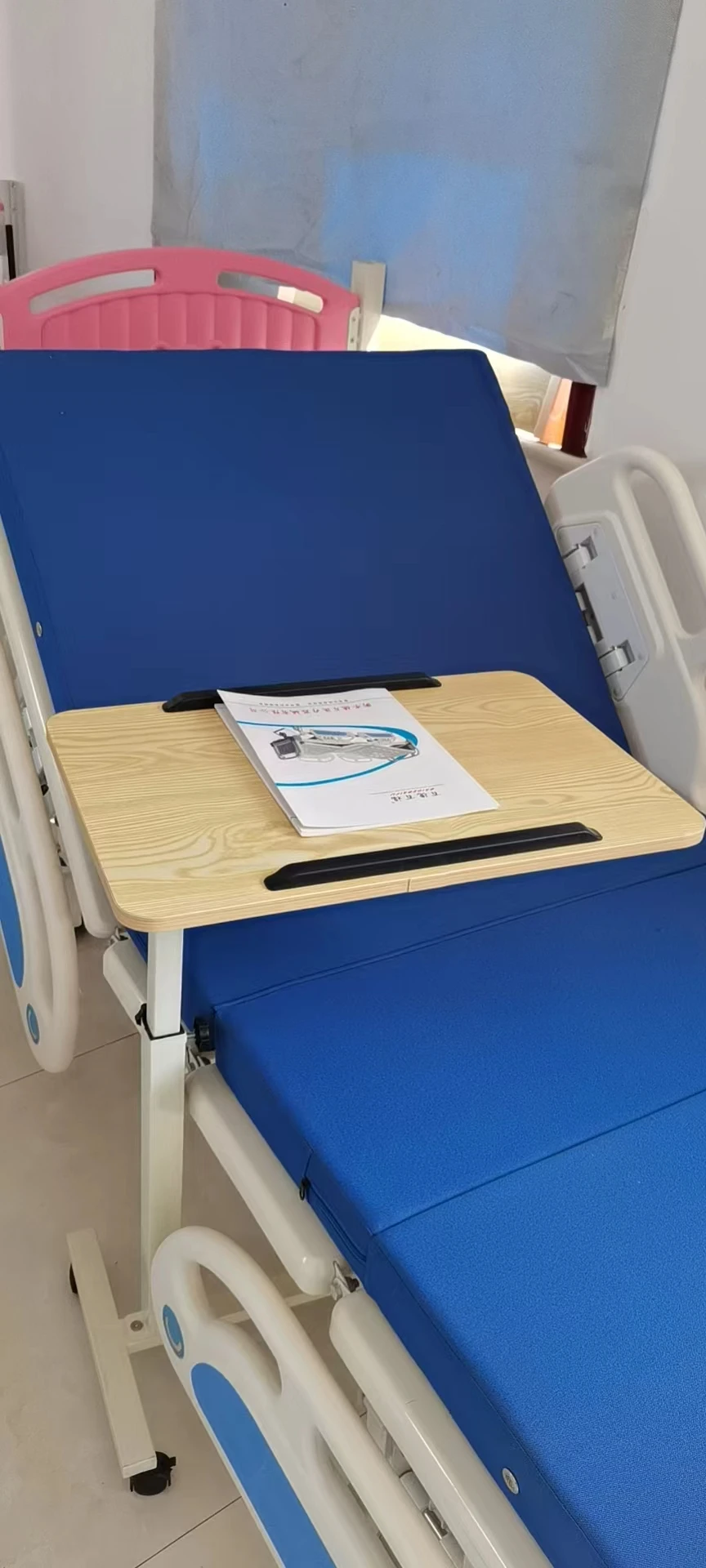 Hospital use nursing bedside table removable patient dining table board medical height adjustable lift board with brake