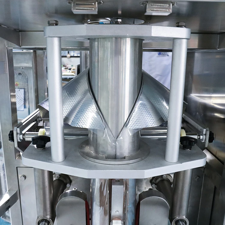 Full automatic puffed corn puffed rice banana chip coconut flakes french fries puffed tube crispy rice packing machine