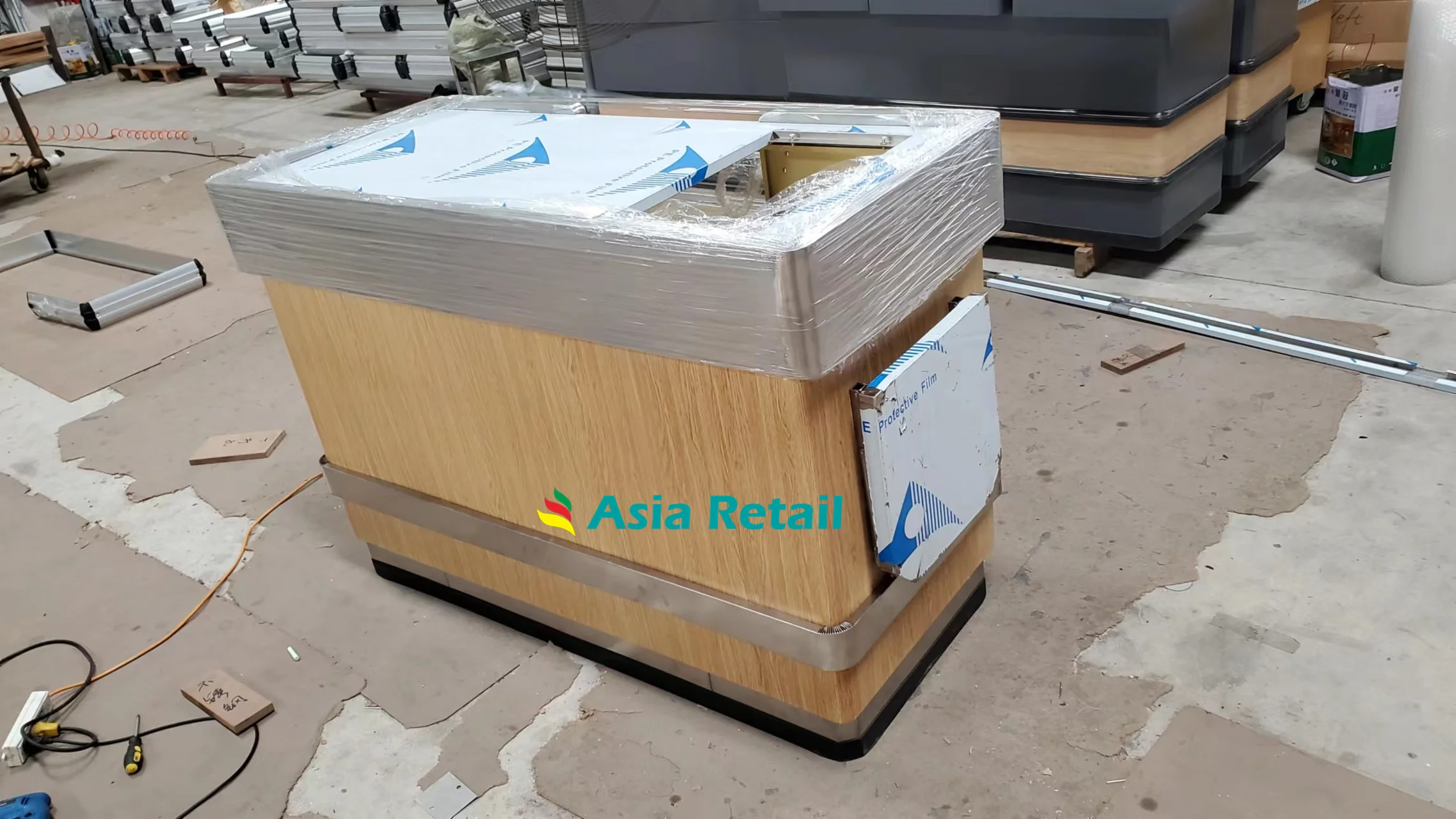2023 New design supermarket checkout counter with conveyor belt supermarket cashier counter