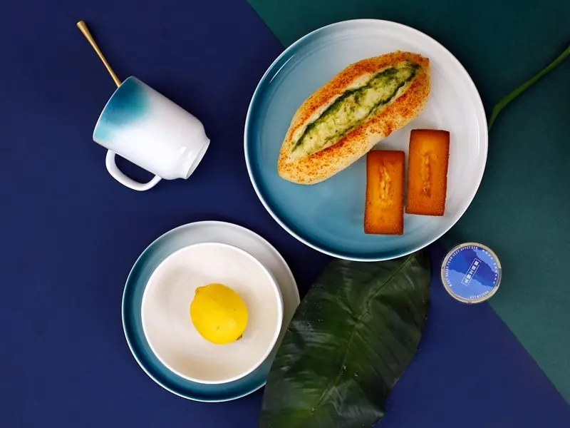 Cheap price dinnerware plate hand painted round crockery ceramic dinner set for hotel