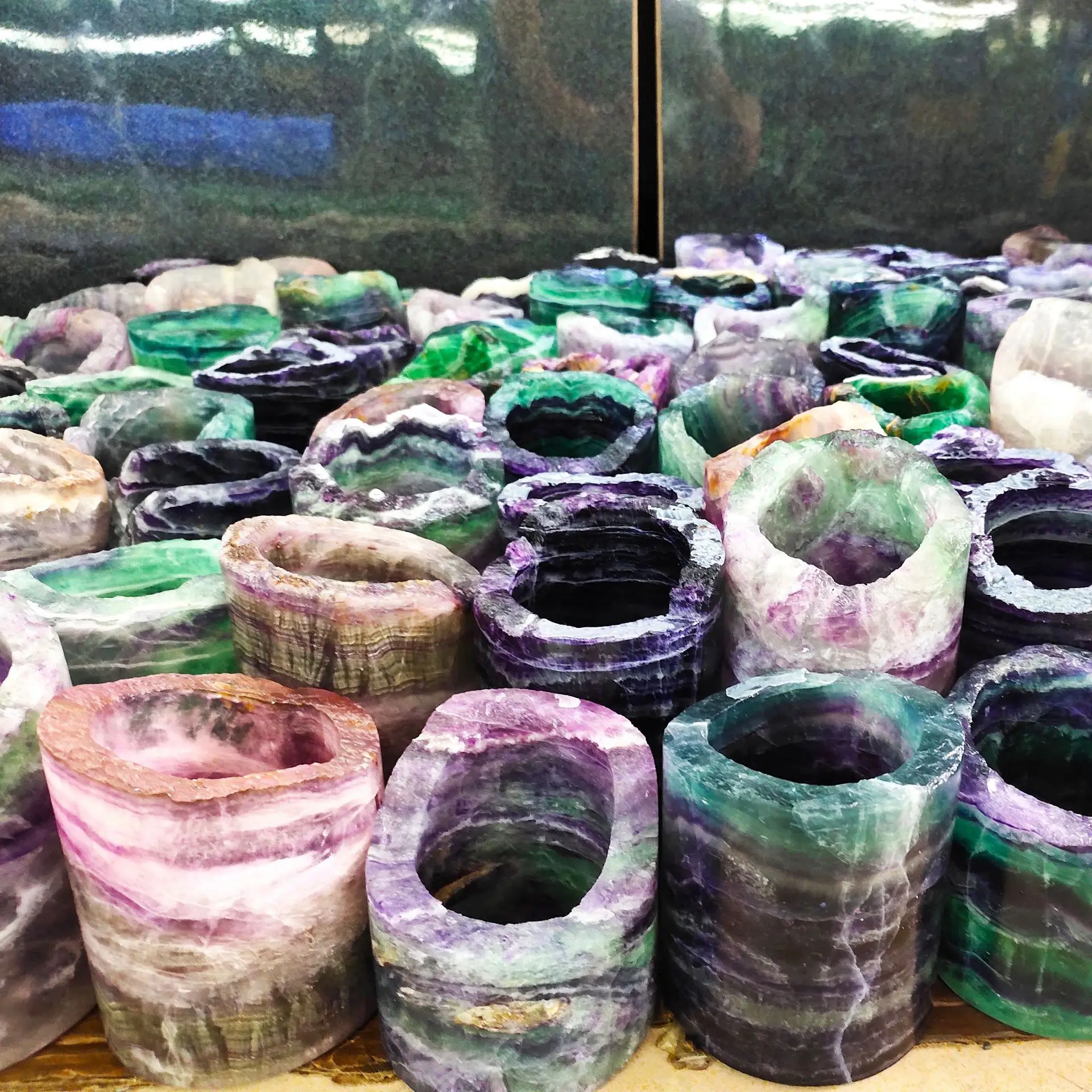  New arrivals polished healing crystals natural quartz crystal rainbow stripe fluorite lamp for modern