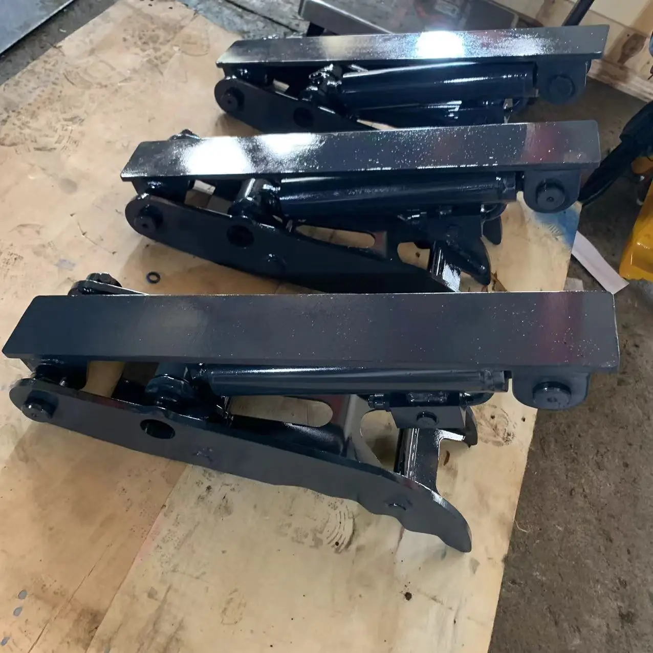 DHG-mini Excavator Manual Thumb for 1.5-4 Ton Excavator Hydraulic Thumb for Mini Excavator