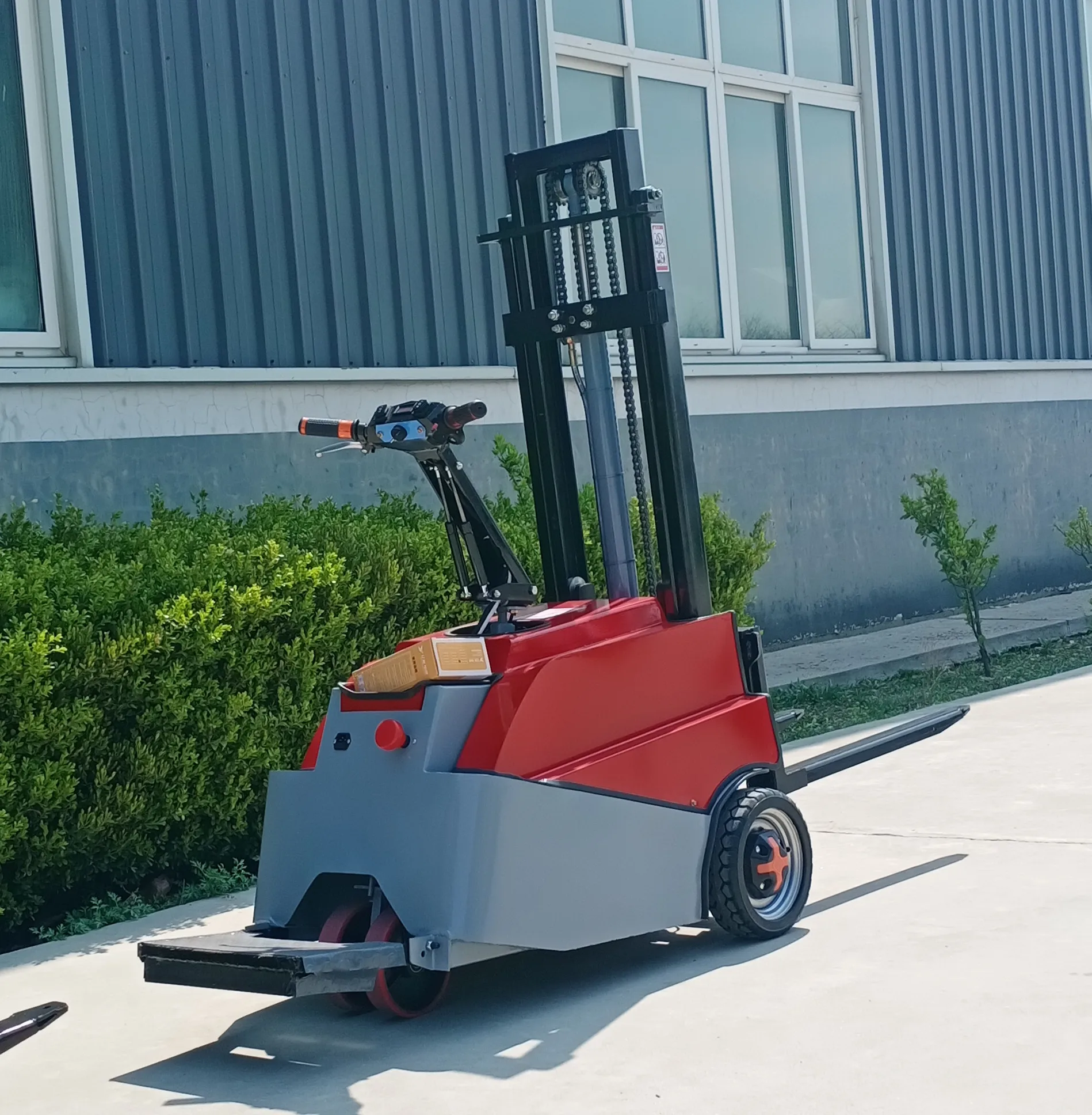 Новый 1.2ton 1200 кг повышенной проходимости противовесом электрический штабелер Электрический лифт Подъемник 2021
