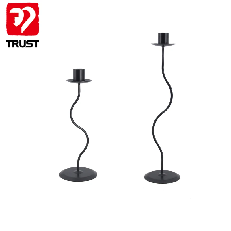 Artistic design sense candlestick Nordic style Italian candlestick curved shape home decoration lighting candle holder