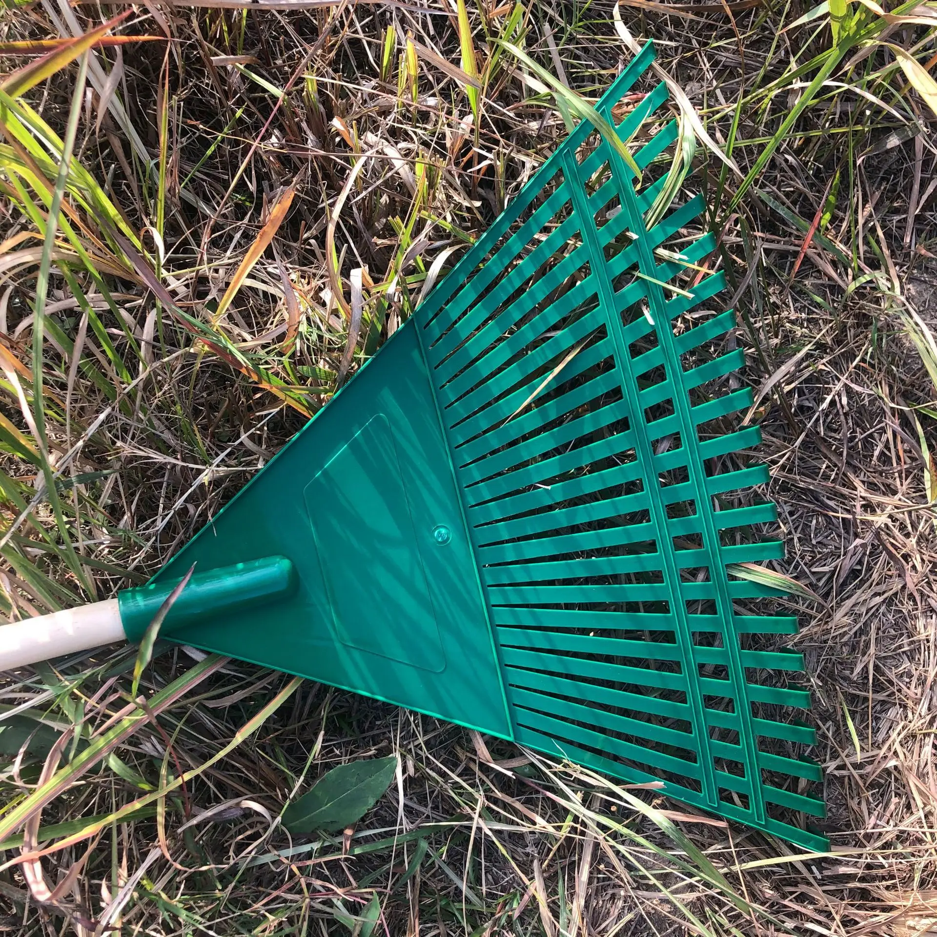 22 Tines Garden Clean Up Rake Plastic Lawn Rakes for Leaves