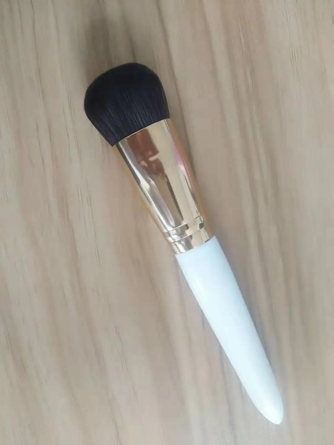 Multi-Foundation makeup brush round top single cosmetic traceess brush Ideal for creamy powdery or liquid foundation