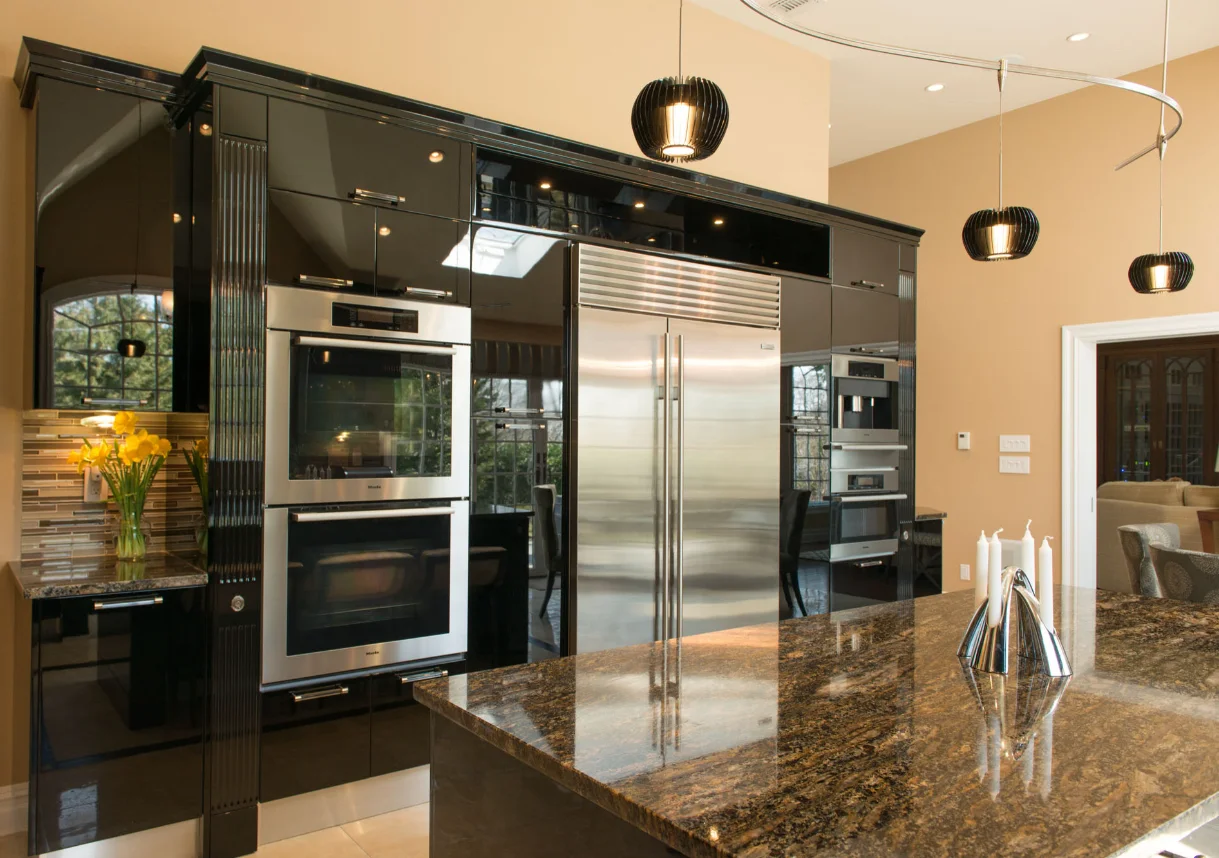 Factory Direct Sales High Gloss Black U-Shape Medium Kitchen Cabinet Modern Kitchen Furniture Design