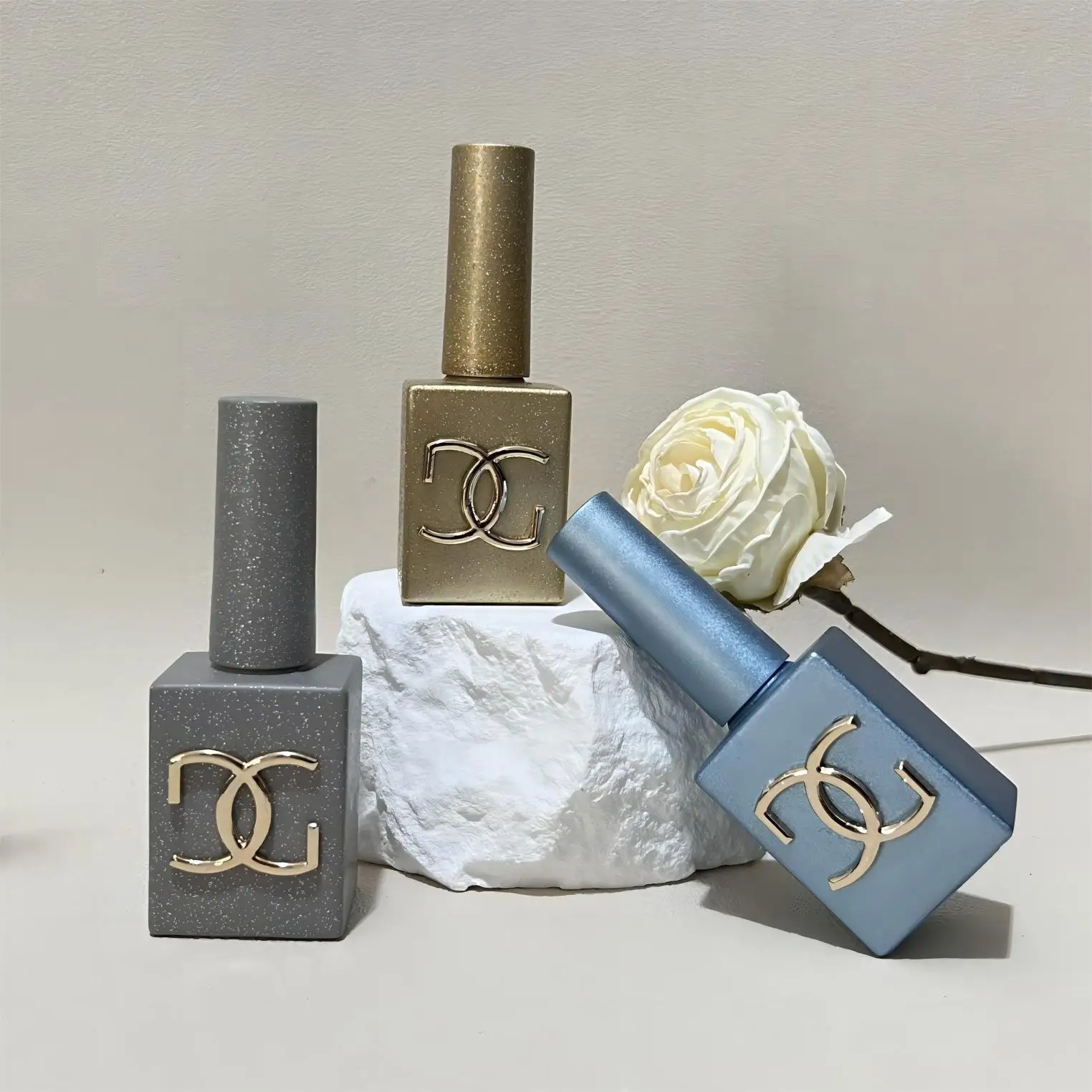 Factory custom made 10ml 15ml large empty uv gel nail polish glass bottle with metal logo