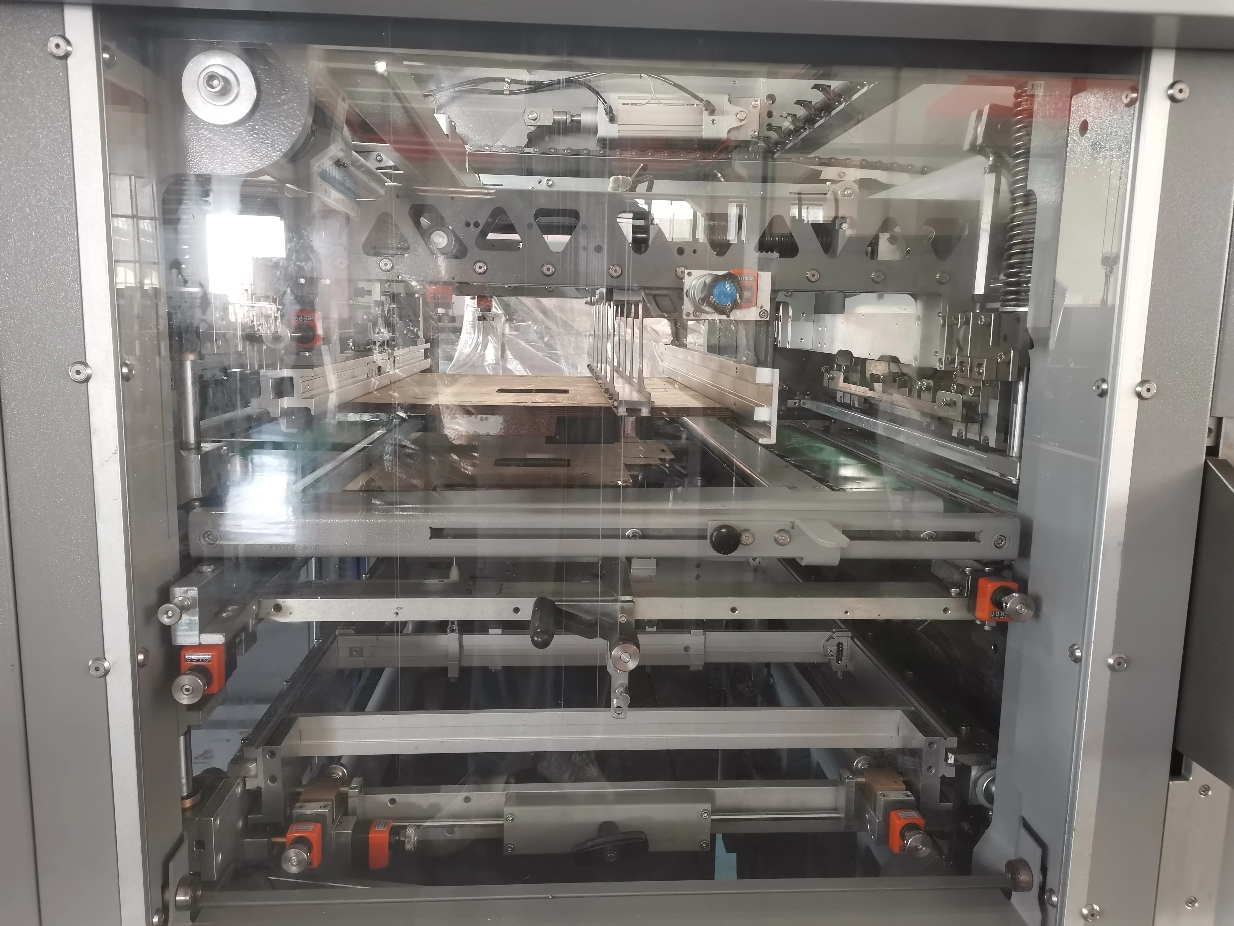 LK106EMF Automatic Die Cutting and Stripping Machine in One Step to Make Bags, Cartons