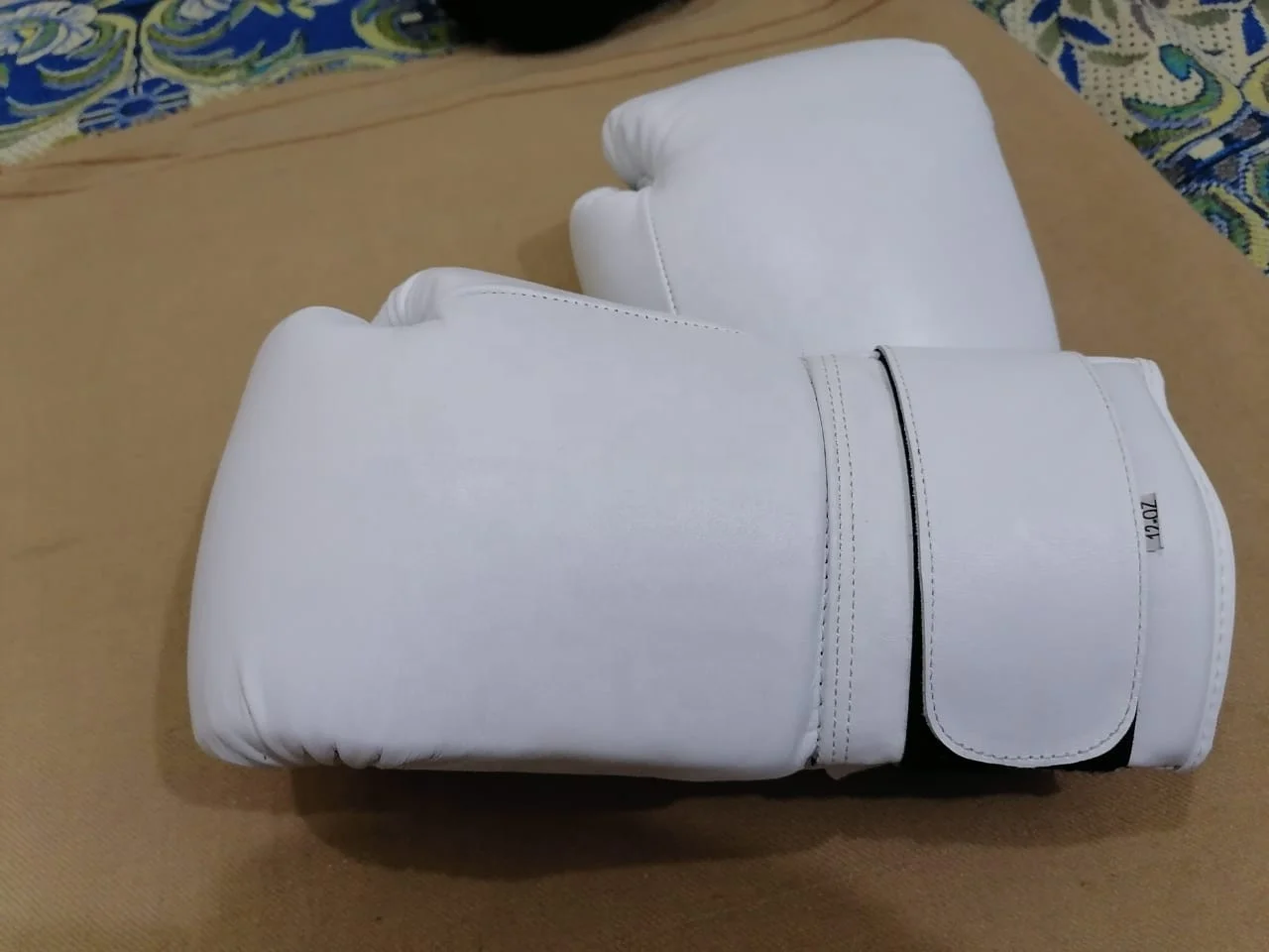 New Design White Training Boxing Gloves Real leather or PU leather Boxing gloves