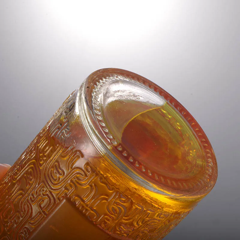 Wholesale Empty Luxury 650ml Whiskey Vodka Wine Bottle Glass Decanter Set with  Airtight Stopper Decanter