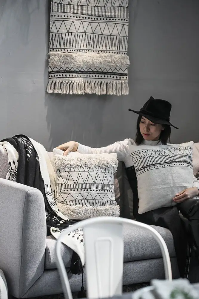 
Nordic style Moroccan black and white fringed pillowcase rest assured 45*45CM pillow sofa backrest factory cheap custom pillow 