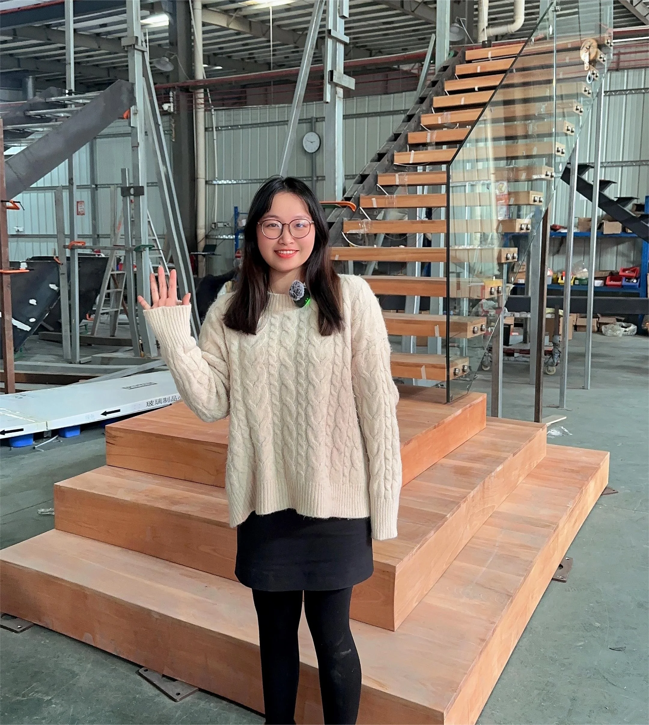 Manu Factory Direct  Staircase Wood Railing System Aluminum Glass Pool  Fence Big Landing Led Floating Stair