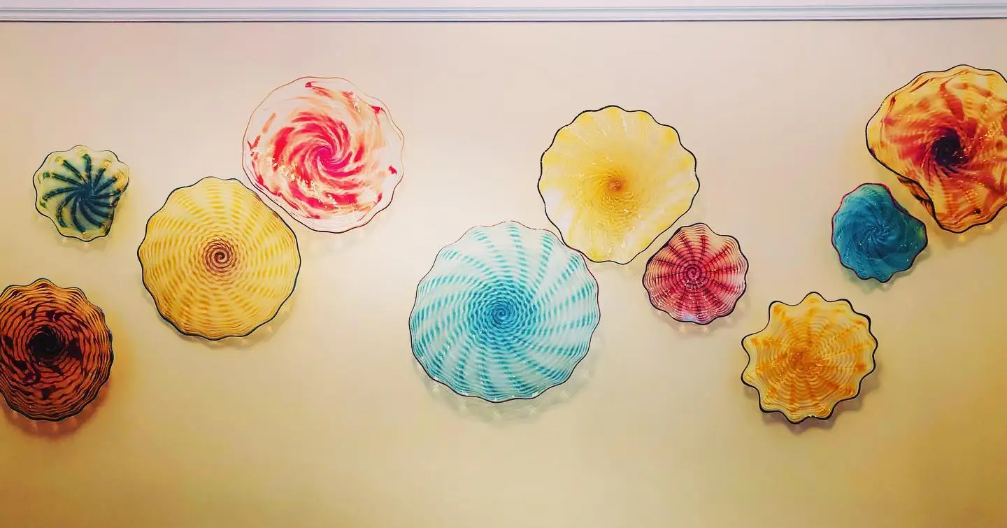 Contemporary Art Glass Wall Decor Plate Wall Mounted Hanging Flowers Handmade Murano Glass Plate