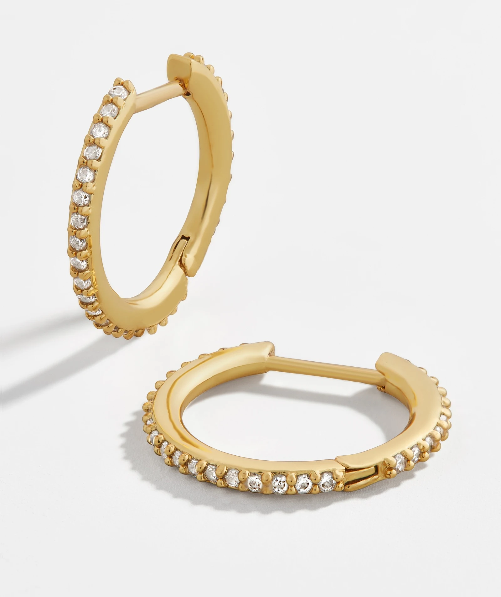 
2020 14k Wholesale Fashion Chunky Dubai Gold Filled Stud Women Cuff Jewelry Big Bass Zircon Huggie Hoop Women Round Earrings// 