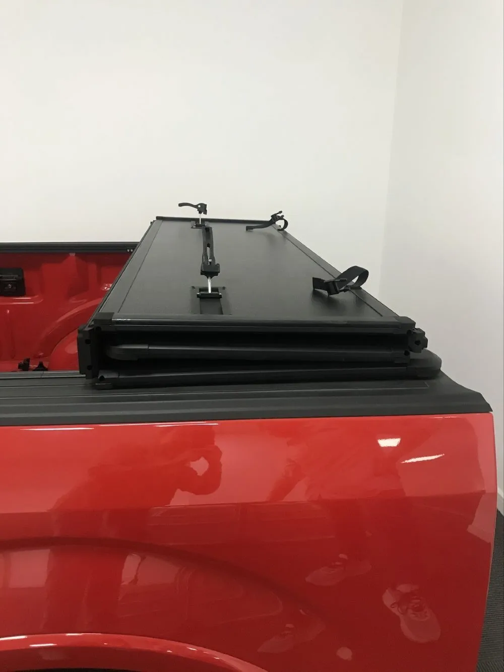 
Truck Accessories Hard Tri-Fold tonneau Cover Pickup Truck Bed Covers Fit For Ford 