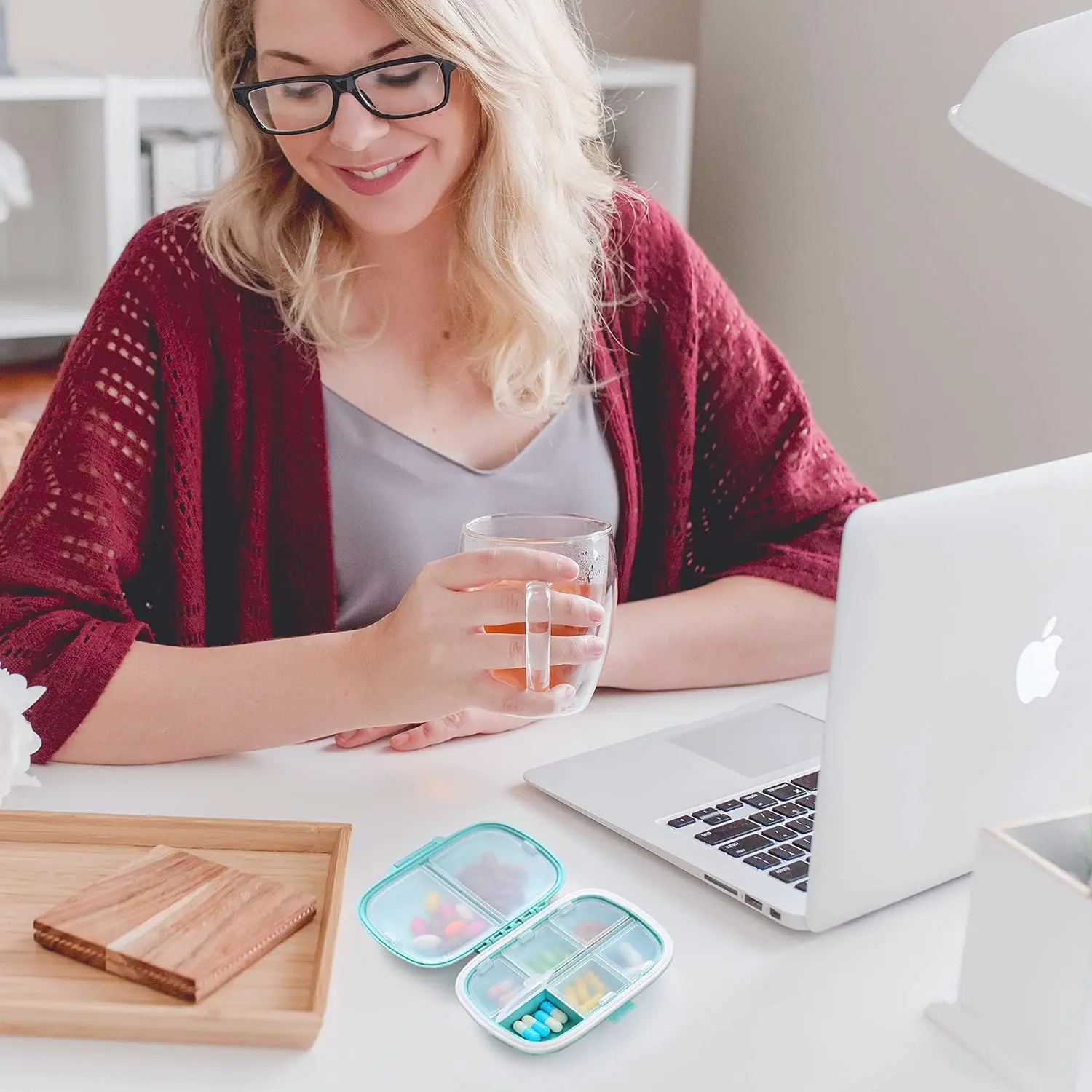 Wholesale Eco-Friendly BPA Free Pocket Double Sided Pill Box 8-Compartment Mini Portable Medicine Case For Vitamin For Outdoor