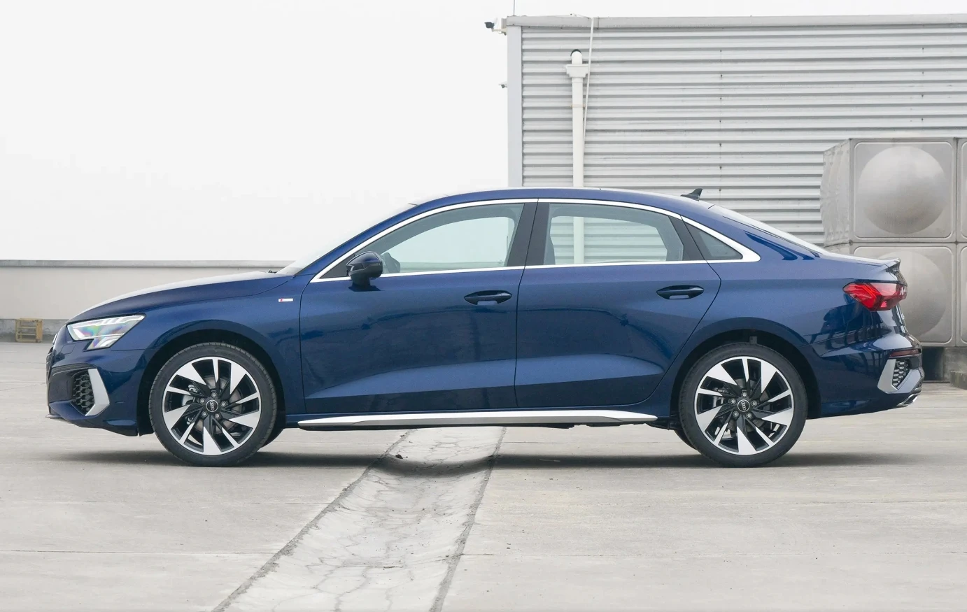 Au-di A3 1 4 т 150 л.с. автоматическая коробка передач с левым рулем