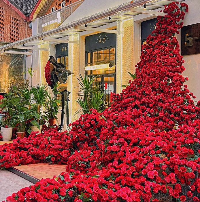 Internet influencer check-in rose waterfall party decoration flower falls customizable infinity roses