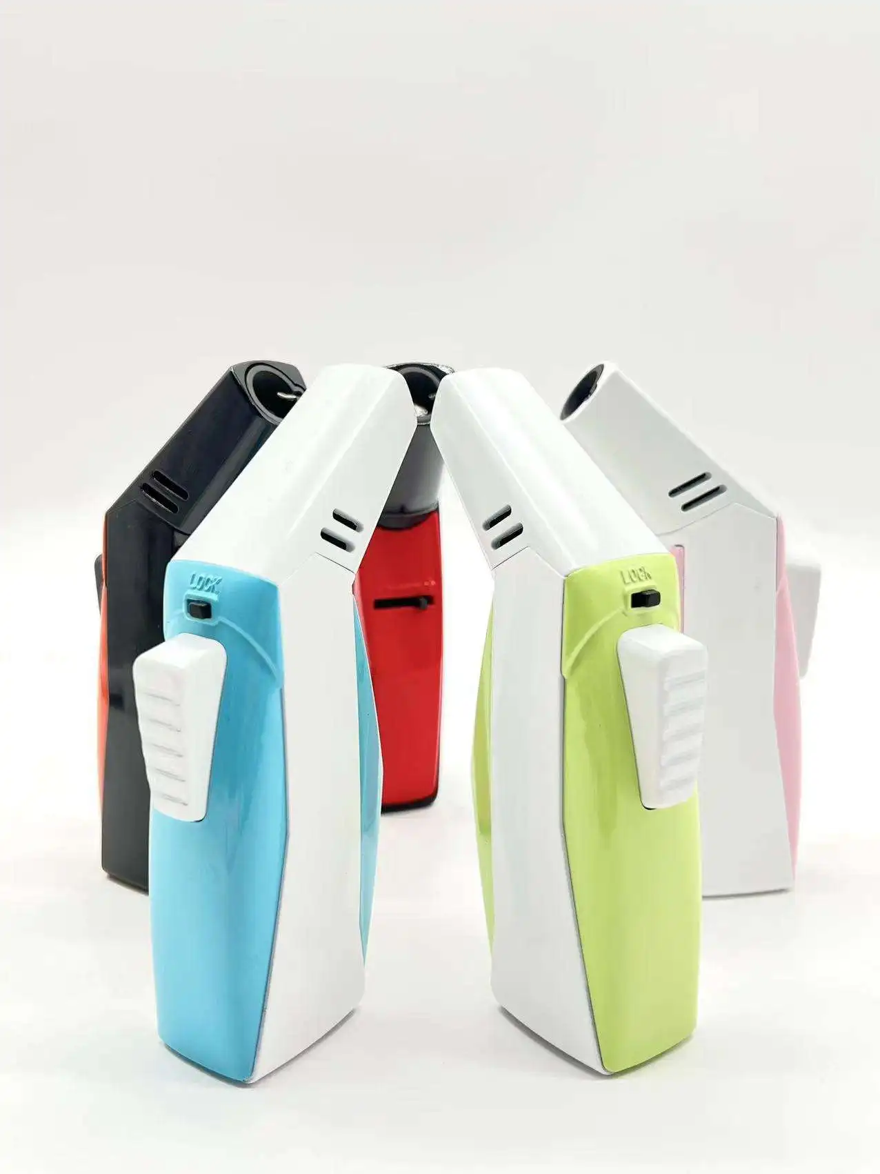 Оптовая продажа аксессуары для курения логотип под заказ ветрозащитные пластиковые зажигалки кемпинга путешествий сигар пламени