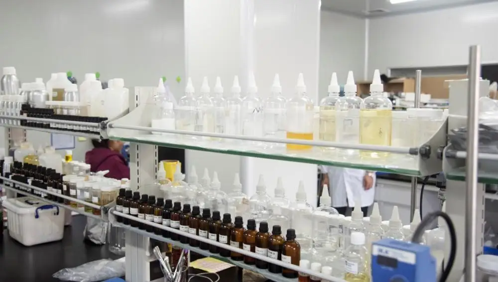 Low price rose water globe for face,rose water raw material supplier