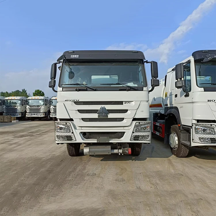 High Performance Oil Truck 6000 Liters Gasoline Petrol Fuel Tanker Truck 6x4 Truck