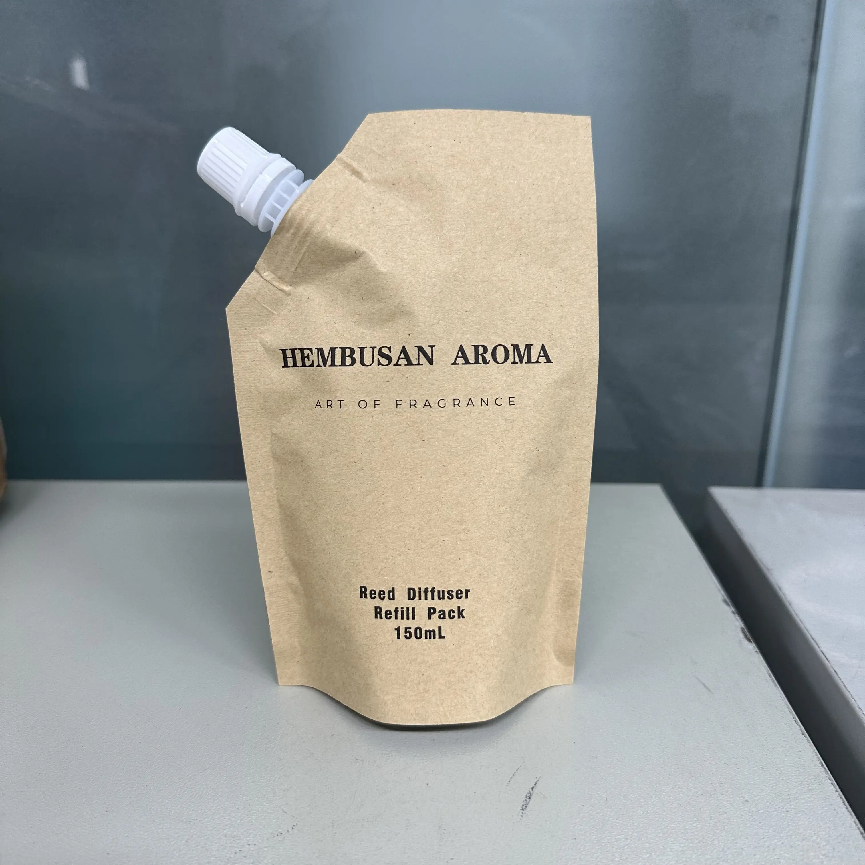 Custom Printed Eco-friendly Compostable 1000ml Kraft Paper Spout Pouch Shampoo Refill Bag Liquid Packaging Pouches