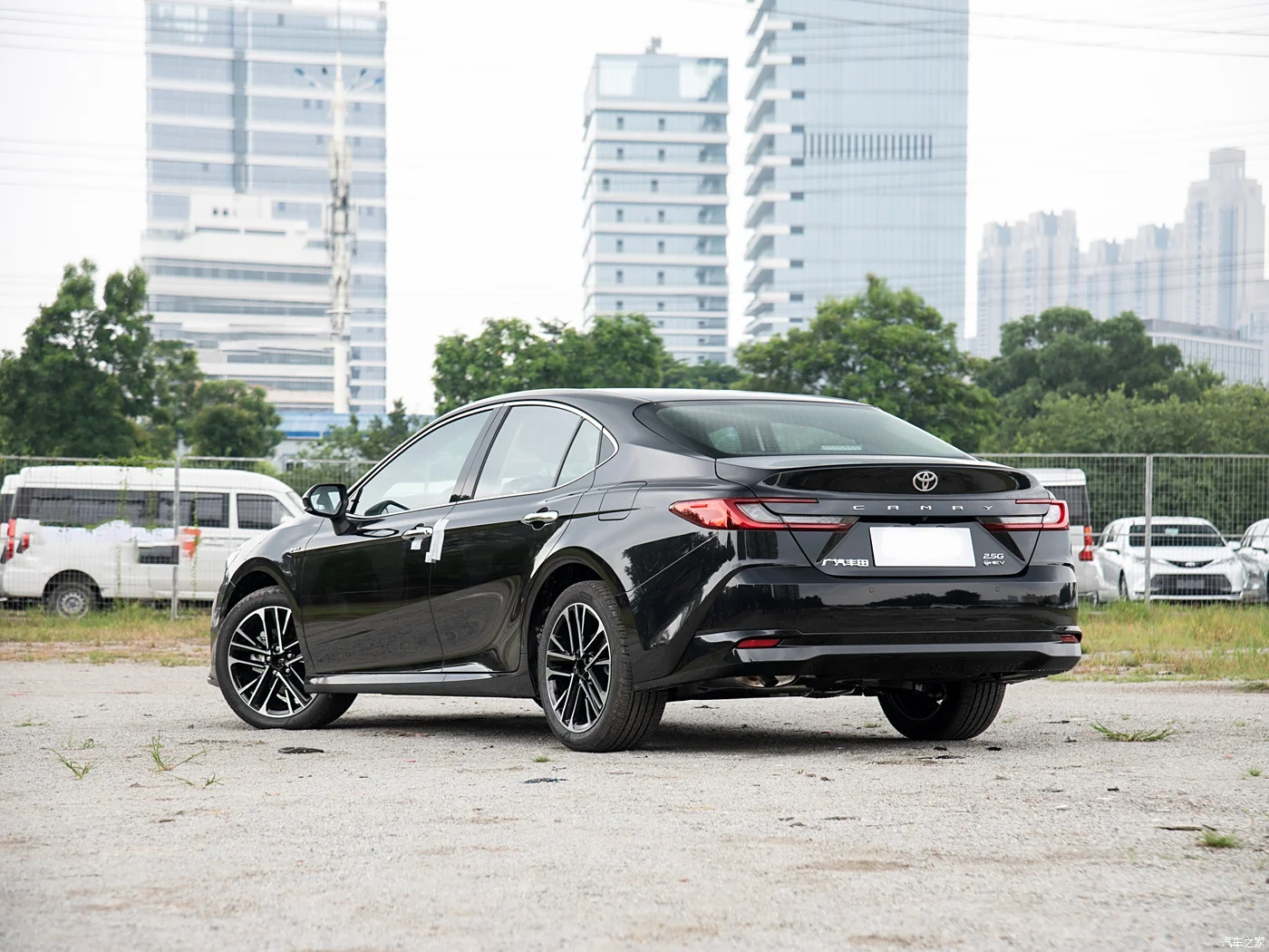 2024 новый в наличии автомобиль Toyota CAMRY Гибридный автоматический 2.0HE бензин E CVT Элитная версия бензиновый седан гибридный