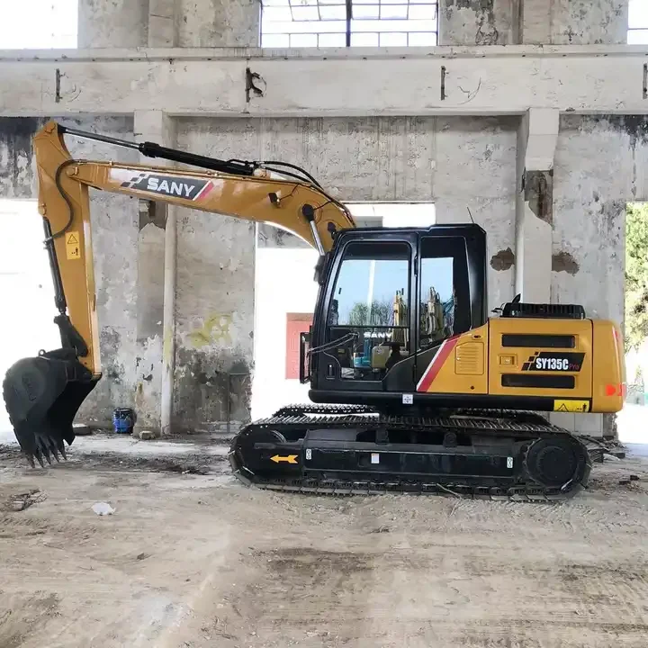 Это высокопроизводительная строительная техника Sany SY135. Новое поколение экскаваторов с передним потоком работает эффективно