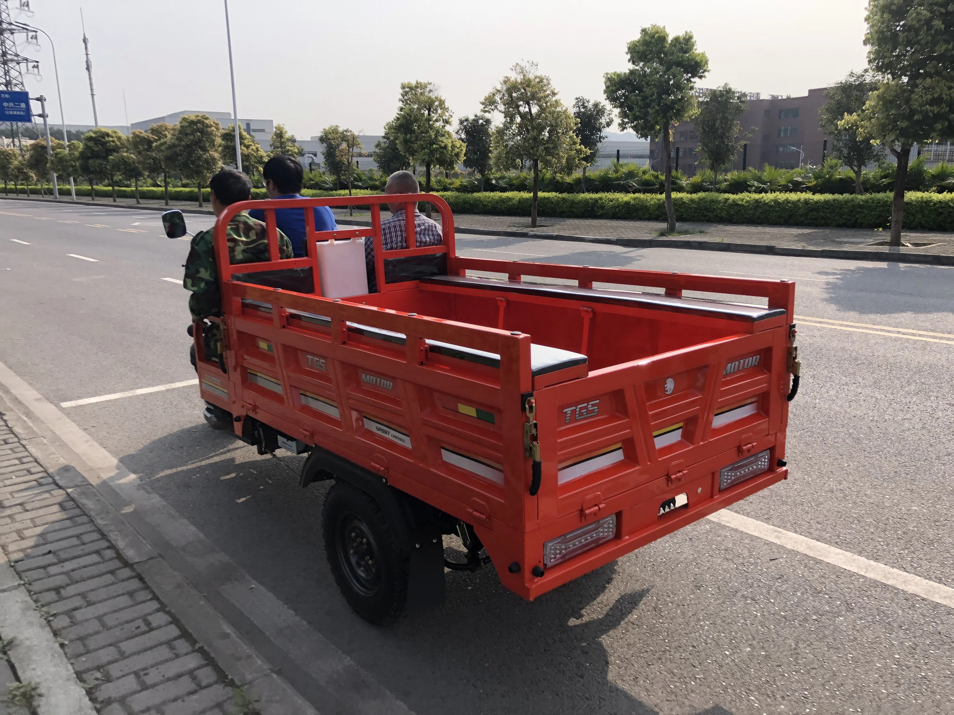 TBS ChongQing 2021  cargo tricycle with gasoline Max Load 1500-2000KG for african market