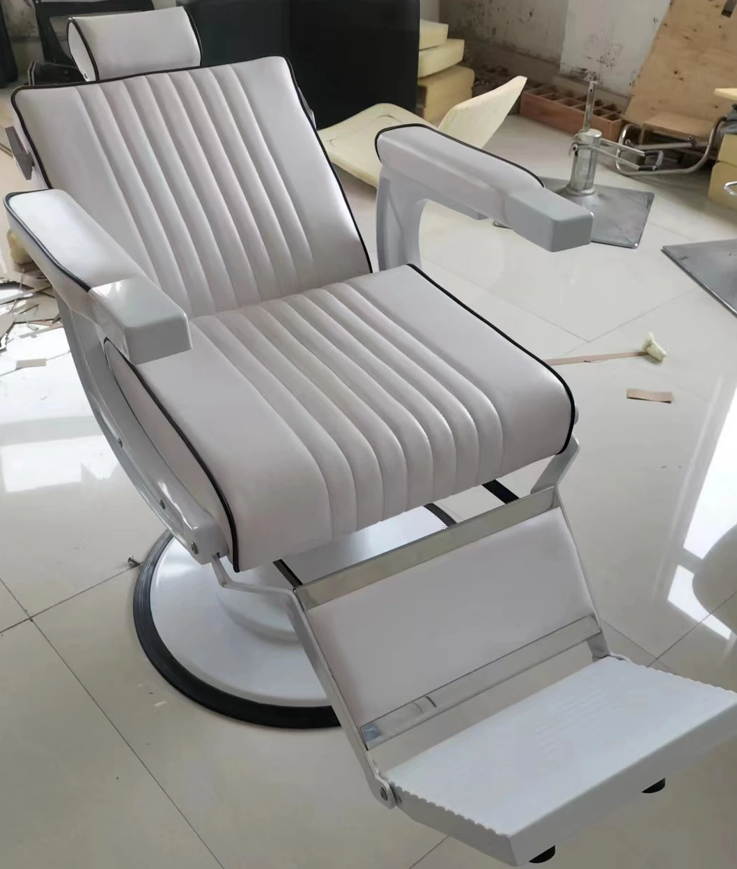 Beauty Barbershop Antique Salon Equipment and Furniture Hair Saloon Chairs Metal Barber Chair Leather Duty Seat Steel Heavy Pump