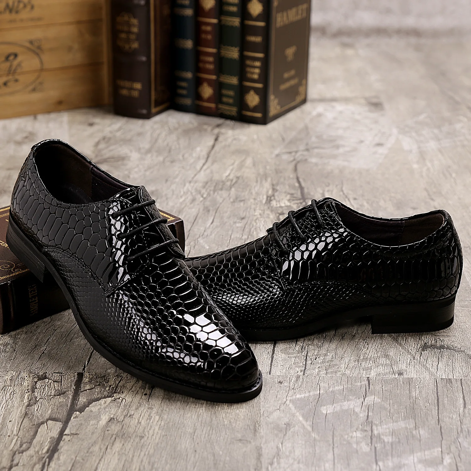 
Snake Skin Fashion Pointed Soft Soled Men Business Derby Shoes 