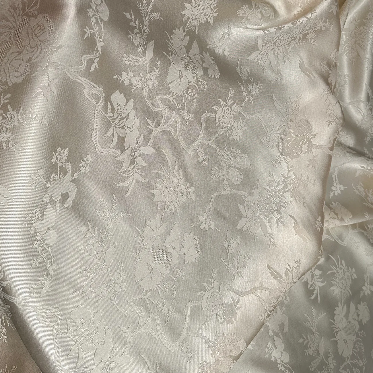 New Viscose Rayon  Bird Cutout Jacquard Fabric for Classical Elegant Dress Shirt Cheongsam
