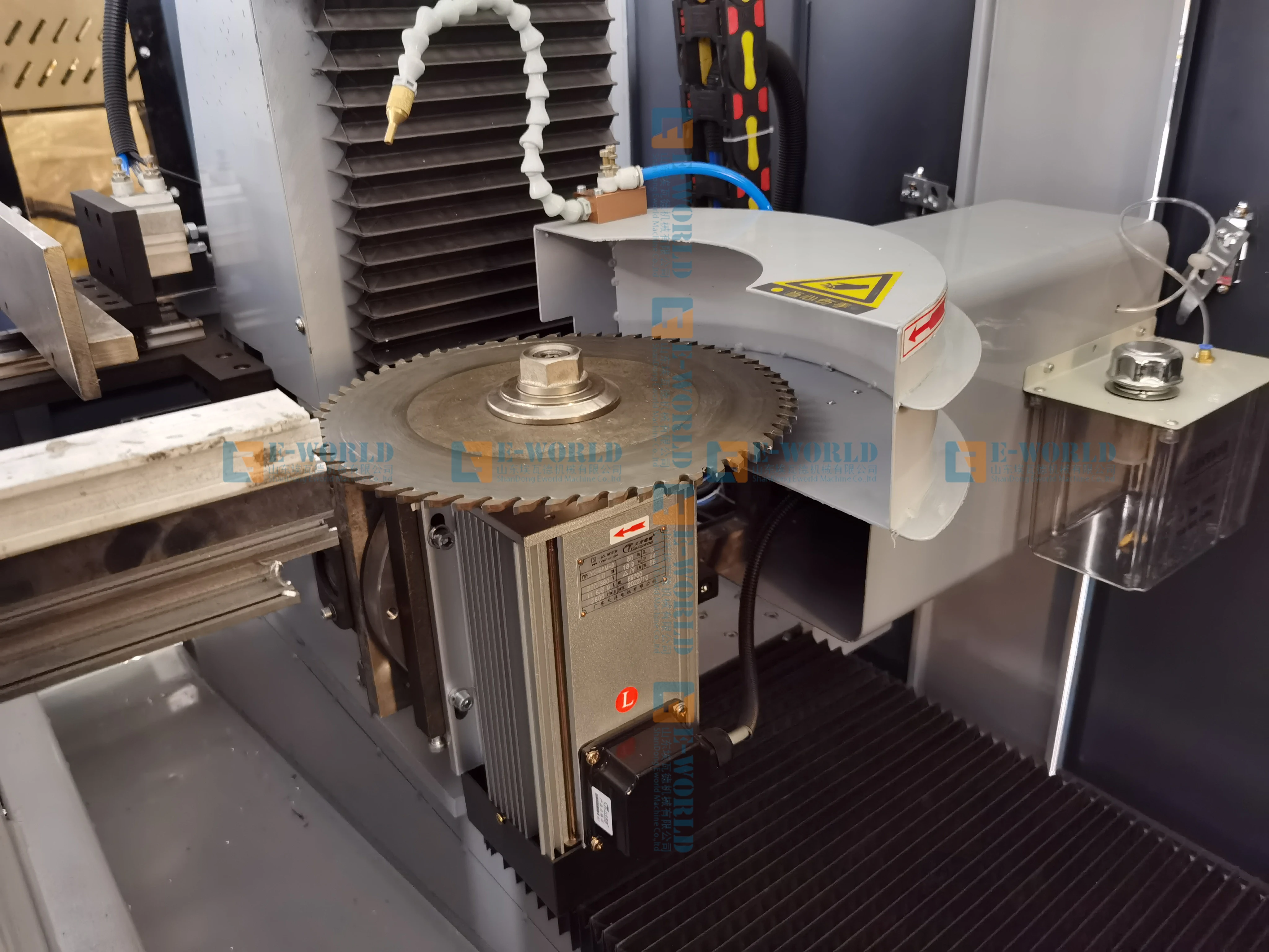 New design PLC control CNC end milling machine/aluminum windows doors end milling machine