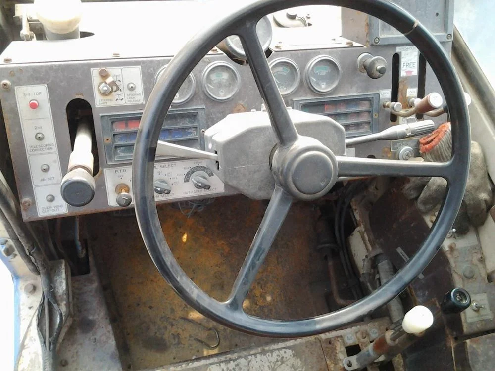 Japan Used Tr300m Mobile Rough Terrain Truck Crane 30 Ton For Sale