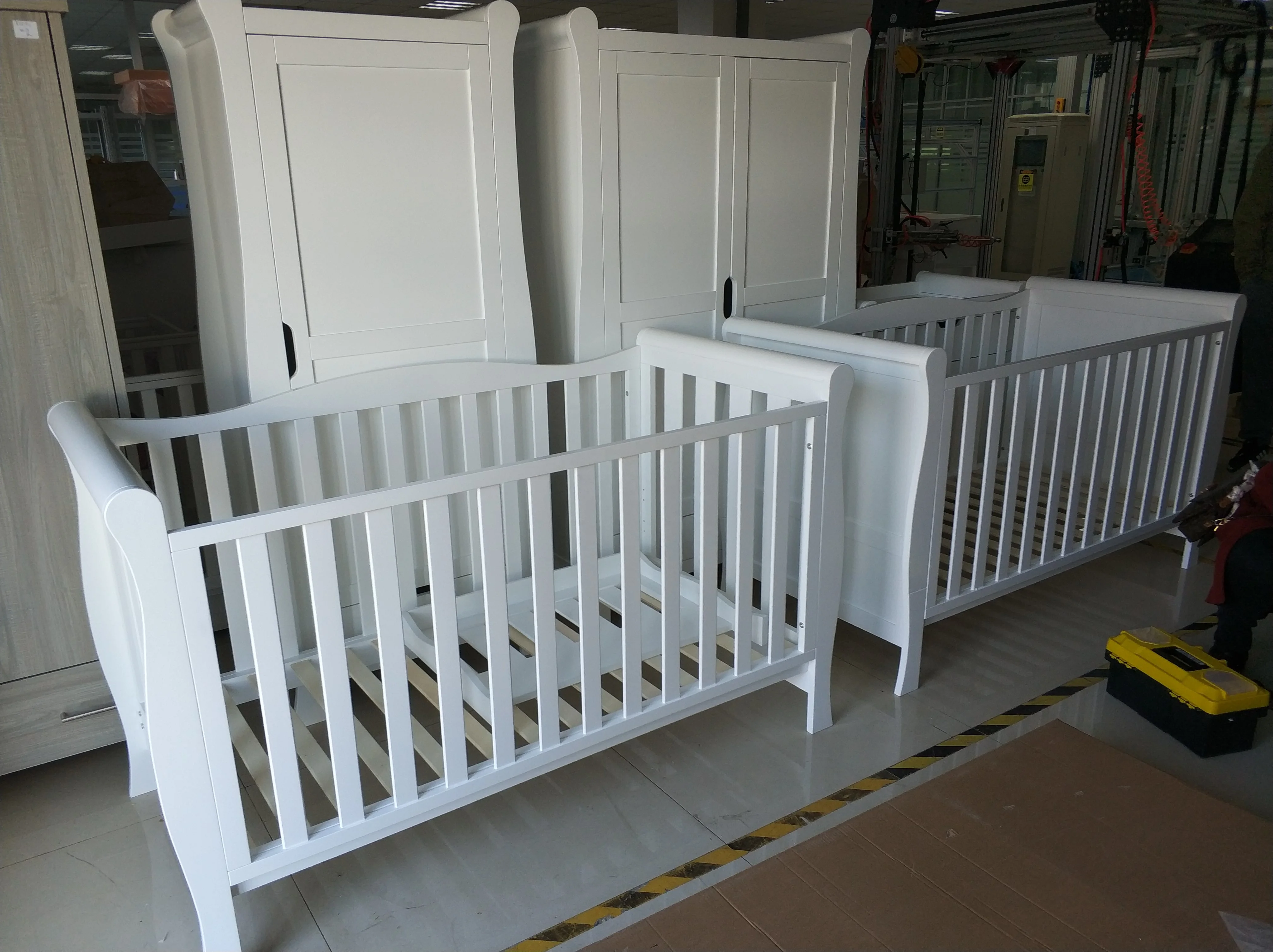 Nursery cots baby furniture set wooden sleigh cot sleigh crib