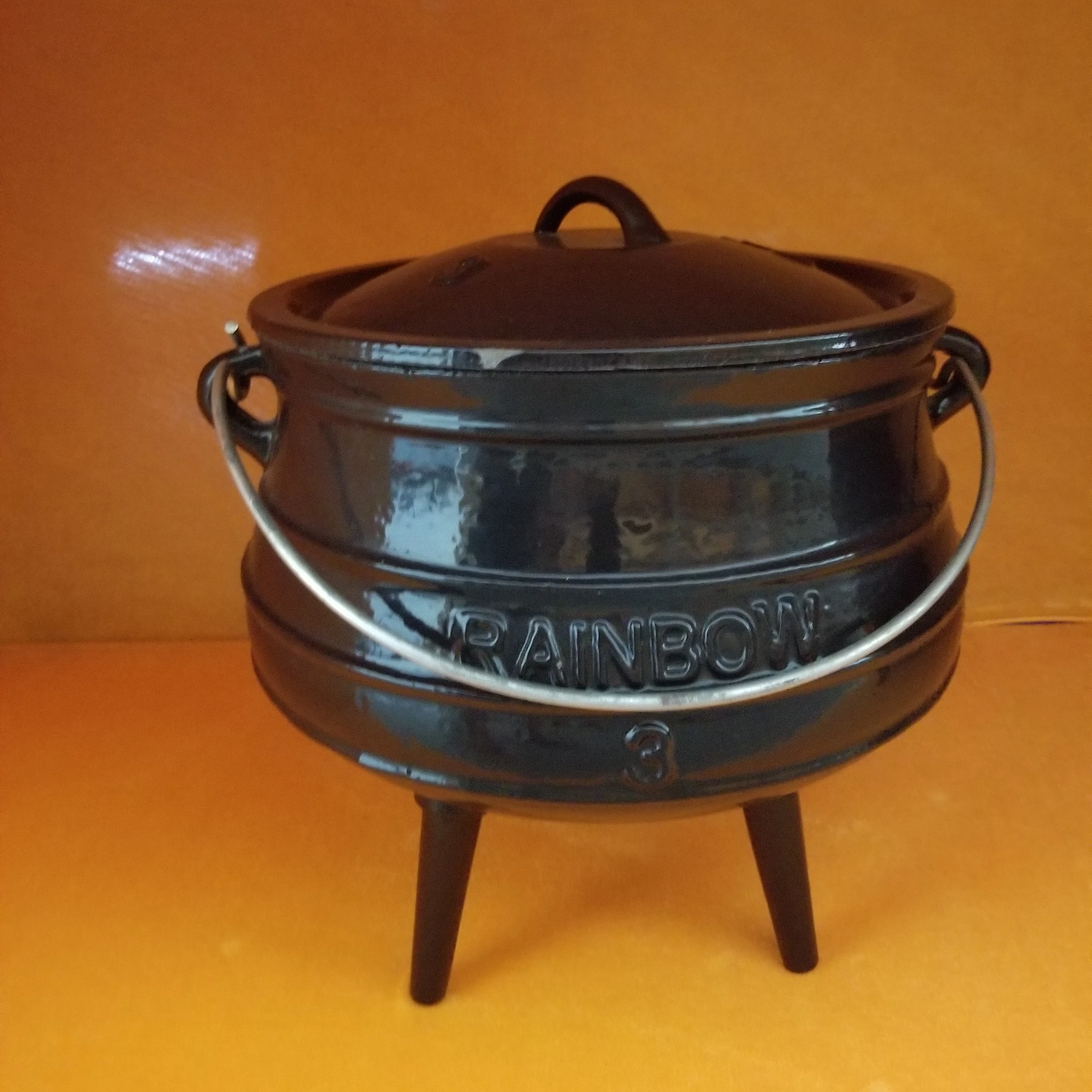 
The traditional size 1/4 to size 30 seasoned or wax coated cast iron three legged Africa/Botswana potjie pot / cauldron 