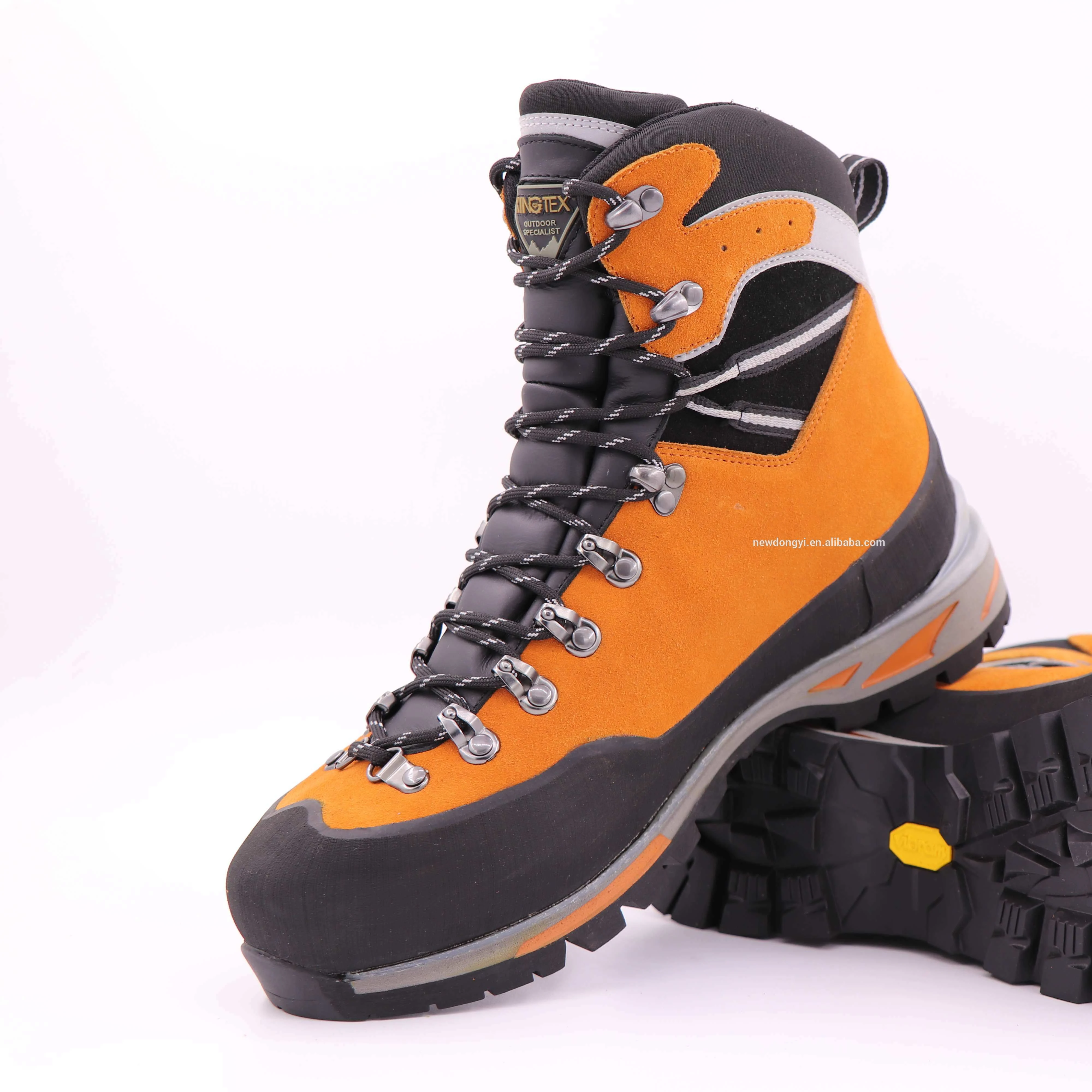 D12213-1b Mountaineering Footwear Hiking Boots