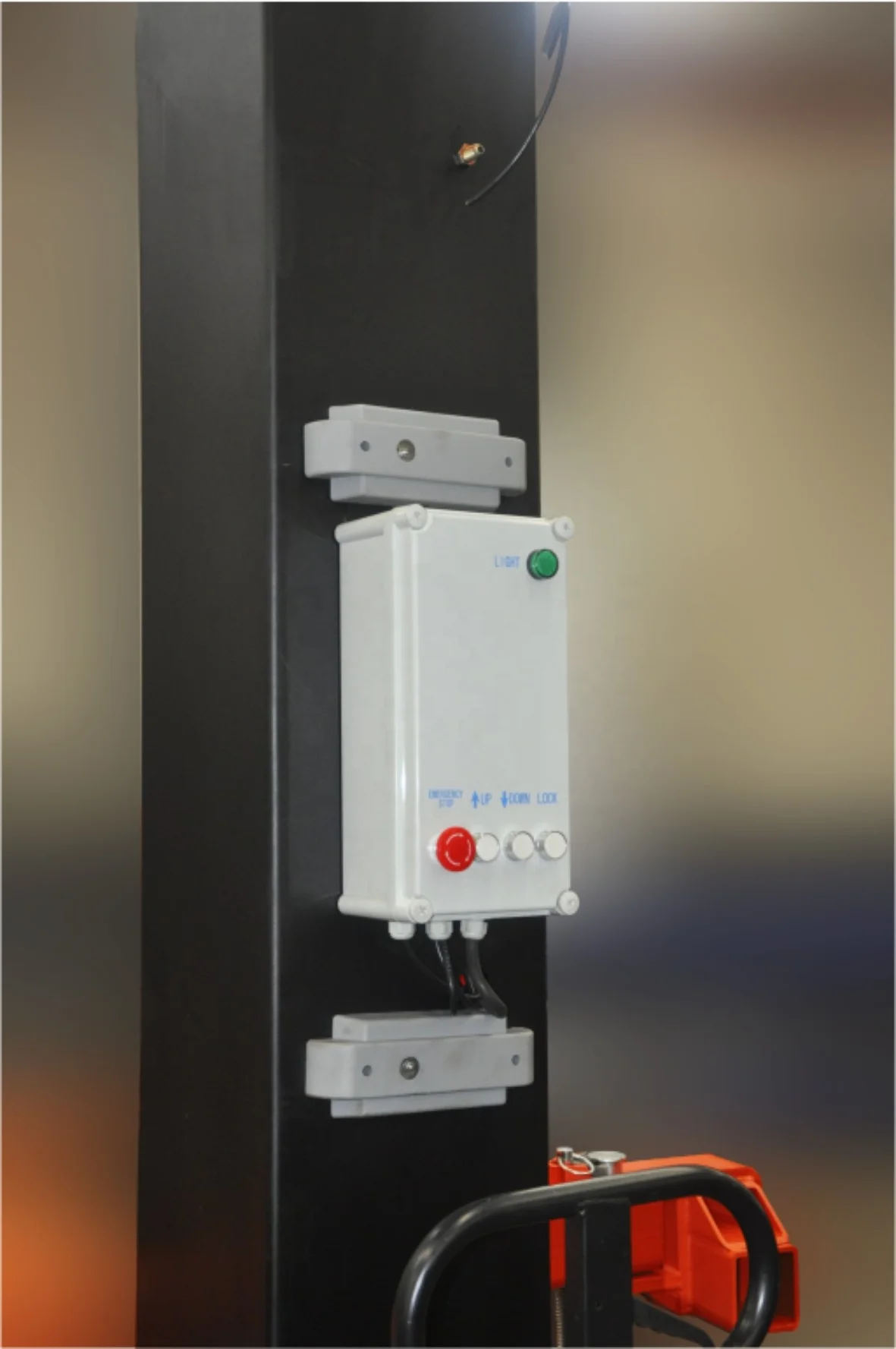 cheap High Quality Car Elevator 2.5T Portable Car Lift 1 Post Car Lifts