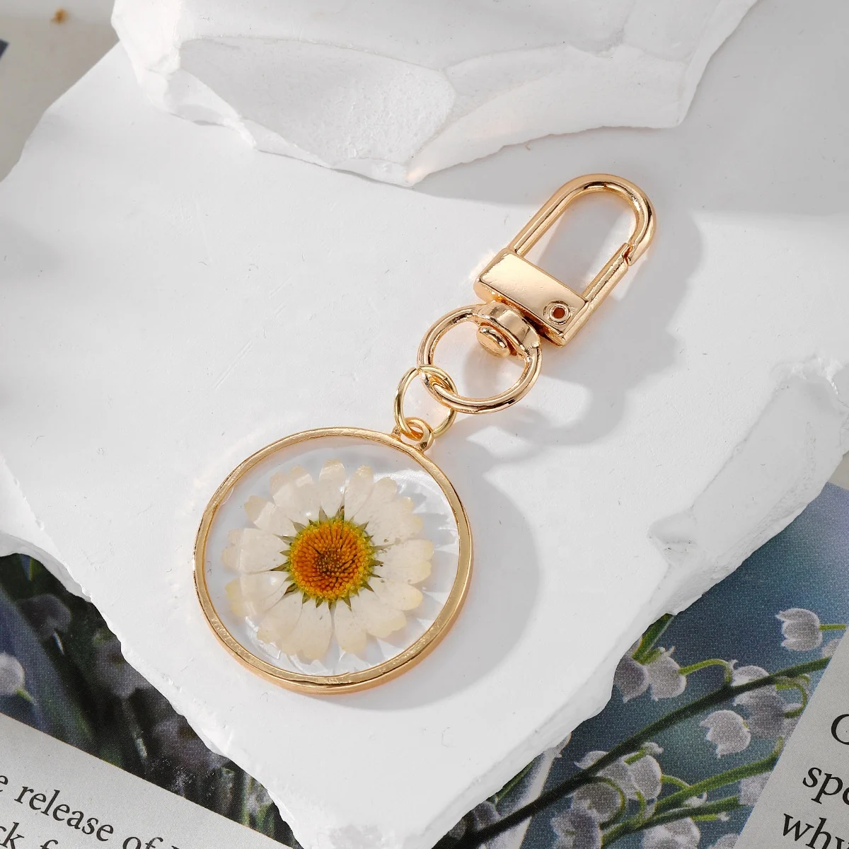 Souvenirs Natural Floral Resin Metal Key Chains Handmade Preserved Dried Flower Keychain